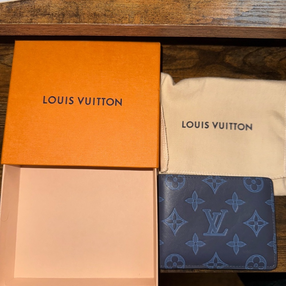 Louis Vuitton Orange Box with Blue Monogram Wallet - Picture 3 of 6